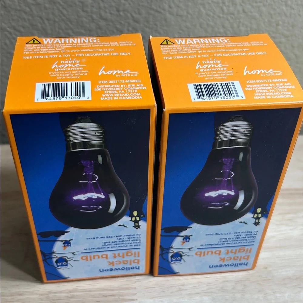 Halloween Party Black Light Bulb - Vibrant Purple Glow